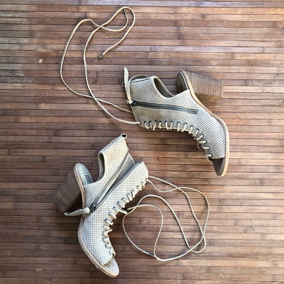 ✨Dolce Vita • Lira Lace-Up Booties - Picture 3 of 8